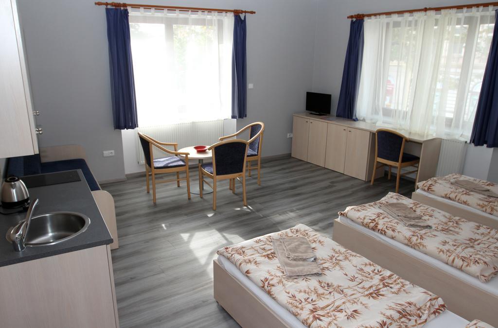 Penzion Marketa Chrudim Kültér fotó